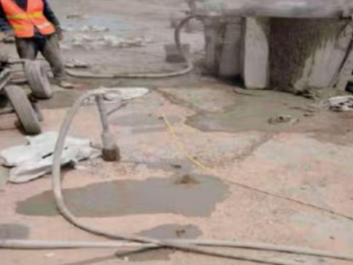 余干水泥混凝土路面板底注浆技术 路面脱空注浆整治方案