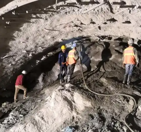 余干拱顶带模注浆料的施工流程及注意事项